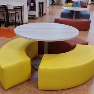 Nieuw meubilair voor de groepen 4 t/m 8 en voor de bibliotheek